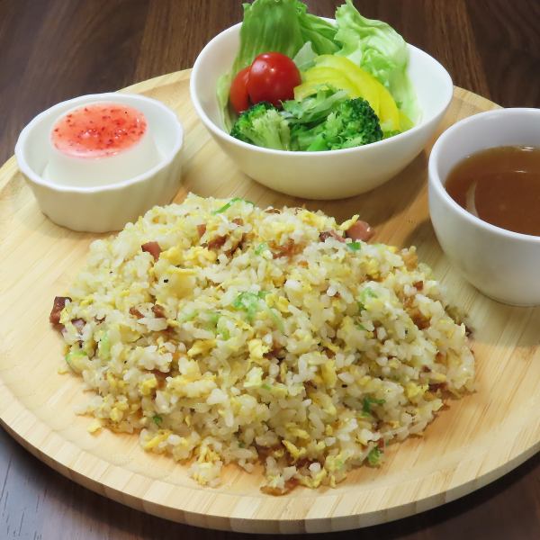 【ランチ限定】ランチの新定番、プレートチャーハン!
