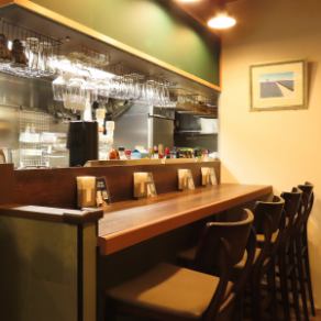 カウンター席もございます