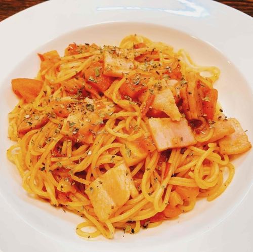 ベーコンとトマトのパスタ
