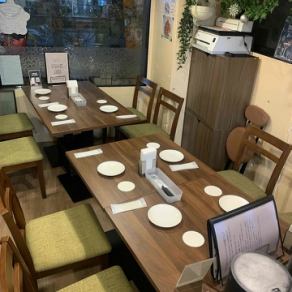 人数に応じ、テーブル席のみの貸切と店舗の貸切ができます。