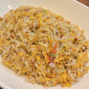 カフェの本気ゆかりチャーハン追い梅入り
