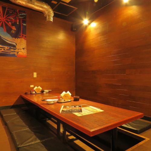 This is a seat where you can relax and enjoy your meal and drinks! Please feel free to contact us as we also accept large groups.