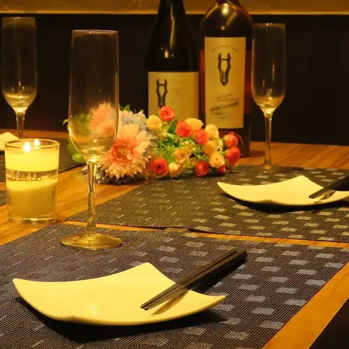落ち着いた雰囲気の個室のご用意もございます。ご家族でのお食事や友人同士の飲み会に◎周囲を気にせず、お食事をお楽しみいただけます。