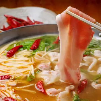 A hot topic on social media! Introducing our new Mala Tang hot pot! 6 dishes including Korean chicken and jeon + all-you-can-drink for ¥3980 ⇒ ¥2980