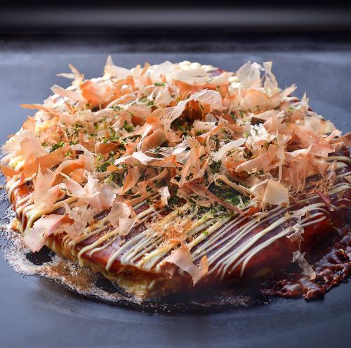 [Soul food in Osaka] Special pork and egg okonomiyaki!