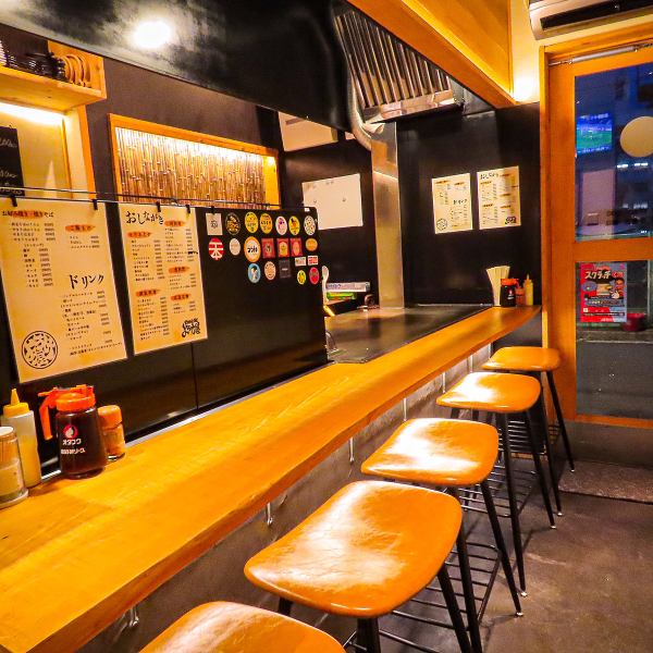 1階はカウンター席の鉄板ライブ感！鉄板前の席は僕の特等席です。エキニシ/広島駅/居酒屋/飲み放題/喫煙/女子会/宴会/お肉/海鮮/ミナモア付近