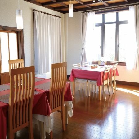 【2F】12名様まで、ご利用可能(テーブル席)個室利用+3300円