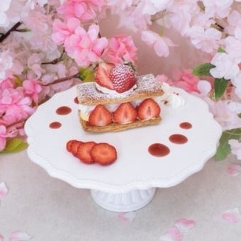 Cafe Set: Strawberry Mille-feuille Set (2,500 yen per person (tax included))