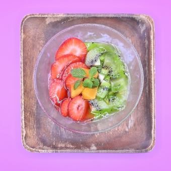 キウイと苺の杏仁豆腐