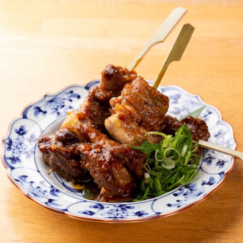 【最受欢迎的是牛筋串！】使用严格挑选的食材，提供多种串烧菜单♪