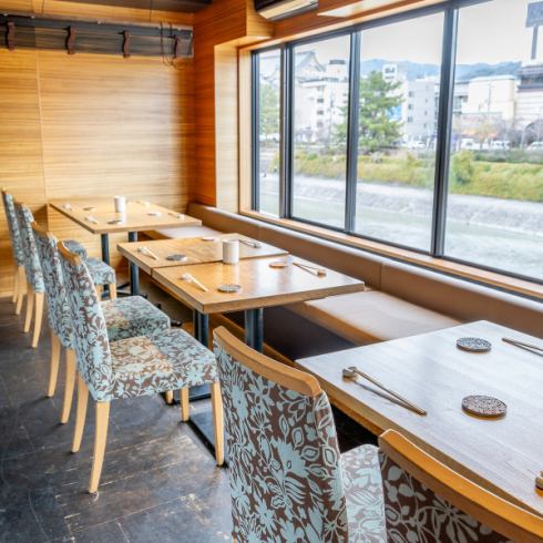 The second floor is spacious♪ Can be reserved exclusively for groups of 25 or more! Reservations for groups of 20 to 24 can also be made by phone.