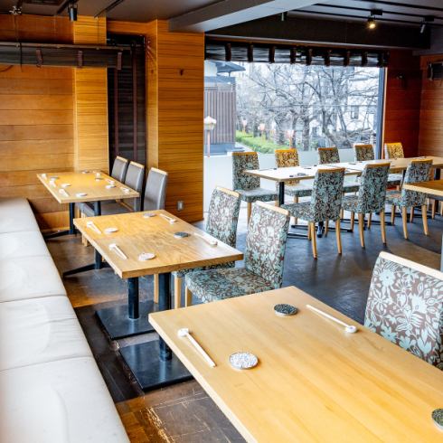 The second floor is spacious♪ Can be reserved exclusively for groups of 25 or more! Reservations for groups of 20 to 24 can also be made by phone.