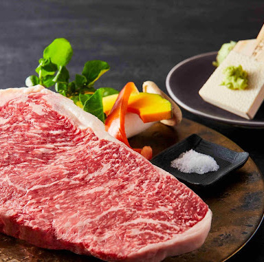 極上の旨味を秘めた、当店渾身の厳選肉。