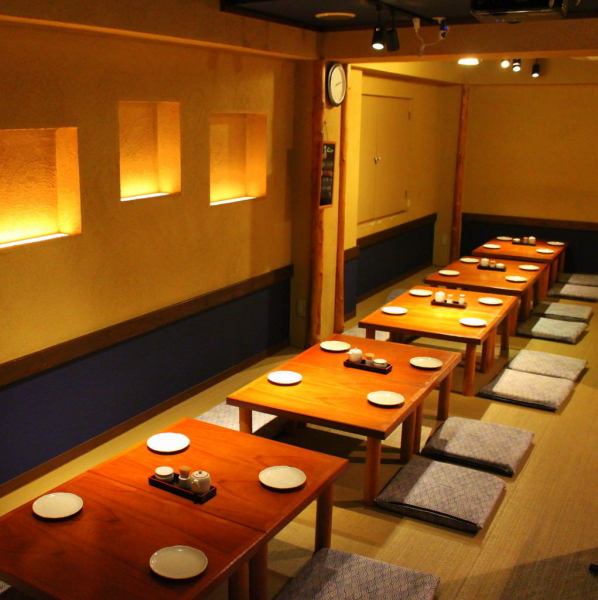 We also have tatami-style seating where you can sit and stretch your legs out! This is especially popular with customers with children, and you can enjoy your meal in a relaxed atmosphere.Projector screens and microphones are also available for rental, making it ideal for events and parties.