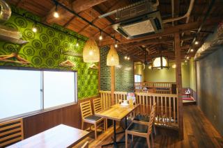 テーブル１２席と１０席の２区画！小規模団体お待ちしてます