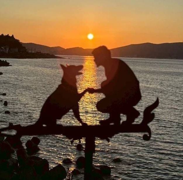 朝里駅から徒歩1分の抜群のアクセス♪＝海に一番近いカフェ&バー＝