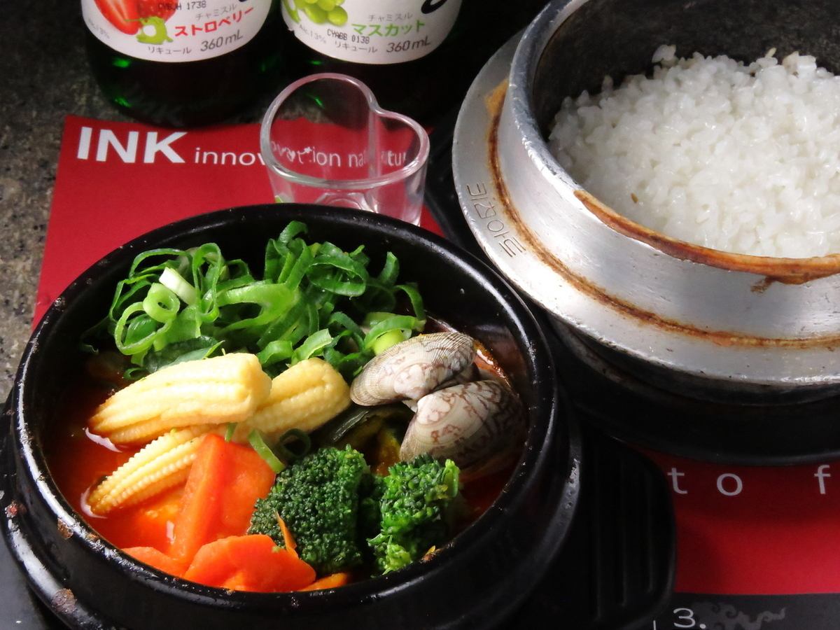 Ink to enjoy Sundubu, which is also popular among women♪ Sets start from 1,150 yen