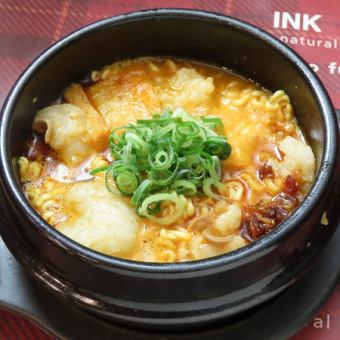 ぷりぷりホルモンチゲ風らーめん(キンパセット)