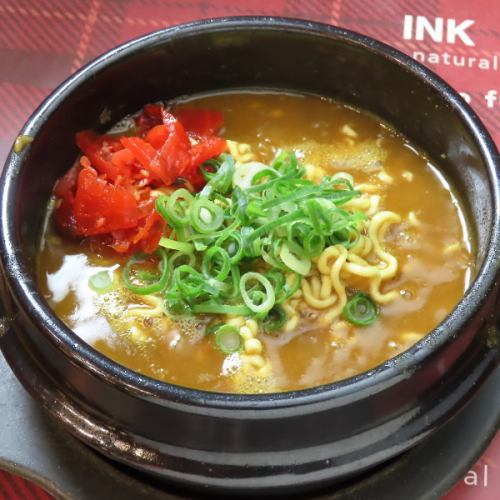 牛スジカレーらーめん(石釜ご飯セット)