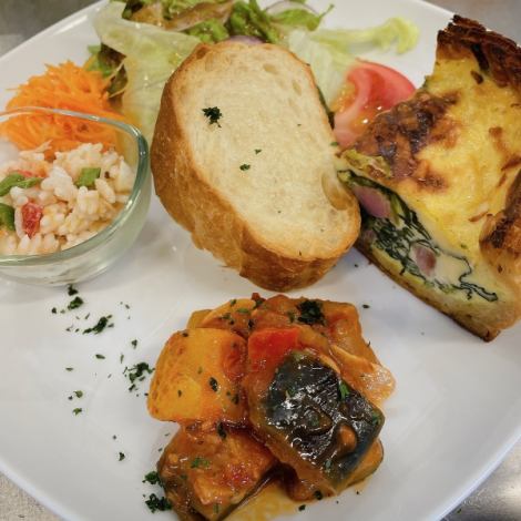 [C Lunch] Quiche plate♪ 1100 yen (tax included)