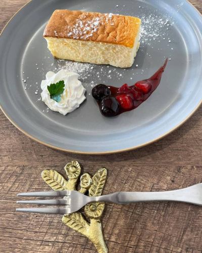 Introducing our homemade desserts 🍰
#souffle cheesecake
#Gâteau au Chocolat
#Tiramisu
#Panna cotta with berry sauce

Lunchtime 11:30-14:00
Dessert set (+550 yen) includes a drink and one dessert

Cafe time from 14:00 onwards
Afternoon set (drink price + 280 yen) drink and one dessert
Dessert set (drink price + 350 yen) Drink and assorted desserts [1 main dessert, coffee jelly, rich ice cream]

Please feel free to use it ^_^

#siamocafe #siamocafe #kasugaicity #kasugaicafe #kasugaicoffeeshop #morning #lunch #kasugaimorning #kasugailunch #kamijocho #sanrinsha #teppanyakinapolitan #teppanyakisoba #retroomeletterice #omeletterice #creamsoda #coffeefloat #float #bananajuice #citrussquash #citrushoney #cafeaulaitjelly #frenchtoast #shavedice #frappe