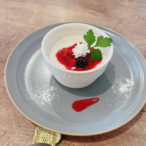 ただいまのランチ
Aランチ
鶏もも肉のポワレ
レモンバターソース

Bランチ
ツナのプッタネスカ
少し辛いです🌶️辛さはなしにもできます！

Cランチ
ベーコンとほうれん草のキッシュ
キッシュロレーヌ

【自家製デザート】
☆ティラミス
☆チーズケーキ
☆ガトーショコラ
☆パンナコッタ

【自家製ドリンク】
☆ジンジャーエール
☆ホットジンジャー
☆シトラススカッシュ
☆シトラスエード（HOT）
☆バナナジュース（バナナの甘さのみ）

【その他人気メニュー】
鉄板ナポリタン
レトロオムライス
生姜焼き
フラッペ各種（カフェ・抹茶・いちご・マンゴー・ほうじ茶　フローズンドリンク）