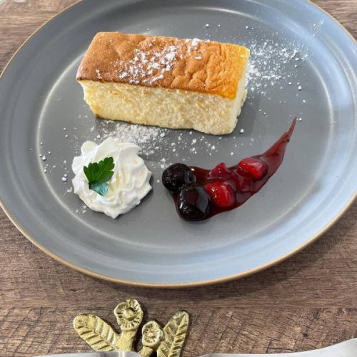 Lunch information from tomorrow 💁🏻‍♀️
A lunch
#Poached pork
#Summer vegetables with tomato sauce

B lunch
#Mushroom and bacon cream pasta

C lunch
#Bacon and spinach quiche

【dessert】
☆Tiramisu
☆Panna cotta
☆ Chocolate Gateau
☆Cheesecake

is!
The menu hasn't changed recently...
I finally changed it...

#siamocafe #KasugaiCity #KasugaiCafe #KasugaiCoffeeShop #Morning #Lunch #KasugaiMorning #KasugaiLunch #KamijoTown #Sanrinsha #TeppanNapolitan #TeppanYakisoba #RetroOmurice #Omurice #CreamSoda #CoffeeFloat #BananaJuice #CitrusSquash #CafeAuLateJelly #FrenchToast #Frappe