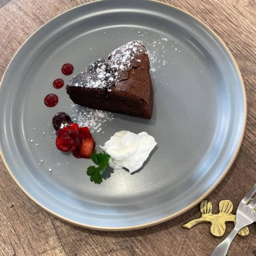 Lunch information from tomorrow 💁🏻‍♀️
A lunch
#Poached pork
#Summer vegetables with tomato sauce

B lunch
#Mushroom and bacon cream pasta

C lunch
#Bacon and spinach quiche

【dessert】
☆Tiramisu
☆Panna cotta
☆ Chocolate Gateau
☆Cheesecake

is!
The menu hasn't changed recently...
I finally changed it...

#siamocafe #KasugaiCity #KasugaiCafe #KasugaiCoffeeShop #Morning #Lunch #KasugaiMorning #KasugaiLunch #KamijoTown #Sanrinsha #TeppanNapolitan #TeppanYakisoba #RetroOmurice #Omurice #CreamSoda #CoffeeFloat #BananaJuice #CitrusSquash #CafeAuLateJelly #FrenchToast #Frappe