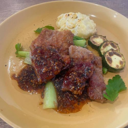 Current lunch information💁🏻‍♀️
A lunch
#sauteed pork
Honey Mustard Sauce

B lunch
#Tuna puttanesca
Slightly spicy pasta with olives, capers and tomatoes
You can also make it without the spiciness 🌶️

C lunch
#Bacon and spinach quiche
#Quiche Lorraine

[Homemade desserts]
☆Panna cotta
☆ Chocolate Gateau
☆Souffle cheesecake
☆Tiramisu

Apparently using lots of hashtags isn’t trendy anymore…because they’re not well known lol

#siamocafe #siamocafe #kasugaicity #kasugaicafe #kasugaicoffeeshop #morning #lunch #kasugaimorning #kasugailunch #kamijocho #sanrinsha #teppanyakinapolitan #teppanyakisoba #retroomeletterice #omeletterice #creamsoda #coffeefloat #float #bananajuice #citrussquash #citrushoney #cafeaulaitjelly #frenchtoast #shavedice #frappe