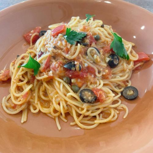 Current lunch information💁🏻‍♀️
A lunch
#sauteed pork
Honey Mustard Sauce

B lunch
#Tuna puttanesca
Slightly spicy pasta with olives, capers and tomatoes
You can also make it without the spiciness 🌶️

C lunch
#Bacon and spinach quiche
#Quiche Lorraine

[Homemade desserts]
☆Panna cotta
☆ Chocolate Gateau
☆Souffle cheesecake
☆Tiramisu

Apparently using lots of hashtags isn’t trendy anymore…because they’re not well known lol

#siamocafe #siamocafe #kasugaicity #kasugaicafe #kasugaicoffeeshop #morning #lunch #kasugaimorning #kasugailunch #kamijocho #sanrinsha #teppanyakinapolitan #teppanyakisoba #retroomeletterice #omeletterice #creamsoda #coffeefloat #float #bananajuice #citrussquash #citrushoney #cafeaulaitjelly #frenchtoast #shavedice #frappe