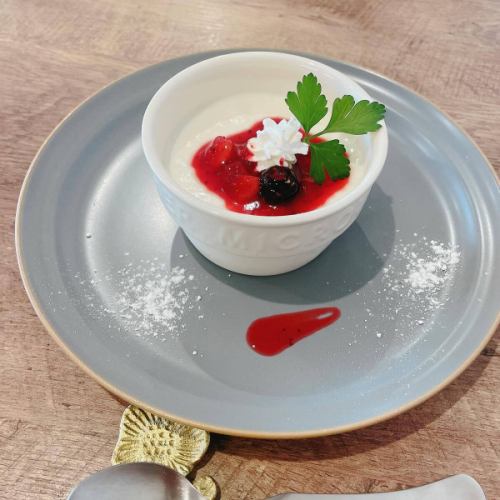 Current lunch information💁🏻‍♀️
A lunch
#sauteed pork
Honey Mustard Sauce

B lunch
#Tuna puttanesca
Slightly spicy pasta with olives, capers and tomatoes
You can also make it without the spiciness 🌶️

C lunch
#Bacon and spinach quiche
#Quiche Lorraine

[Homemade desserts]
☆Panna cotta
☆ Chocolate Gateau
☆Souffle cheesecake
☆Tiramisu

Apparently using lots of hashtags isn’t trendy anymore…because they’re not well known lol

#siamocafe #siamocafe #kasugaicity #kasugaicafe #kasugaicoffeeshop #morning #lunch #kasugaimorning #kasugailunch #kamijocho #sanrinsha #teppanyakinapolitan #teppanyakisoba #retroomeletterice #omeletterice #creamsoda #coffeefloat #float #bananajuice #citrussquash #citrushoney #cafeaulaitjelly #frenchtoast #shavedice #frappe