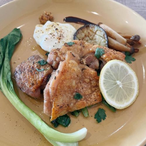 Current lunch information 💁🏻‍♀️
A lunch
#Herb grilled chicken thighs

B lunch
#Bacon and mushroom cream pasta

C lunch
#Bacon and spinach quiche
#Quiche Lorraine

[Homemade desserts]
☆ Chocolate Gateau
☆Cheesecake
☆Panna cotta
☆Tiramisu

#siamocafe #siamocafe #kasugaicity #kasugaicafe #kasugaicoffeeshop #morning #lunch #kasugaimorning #kasugailunch #kamijocho #sanrinsha #teppanyakinapolitan #teppanyakisoba #retroomeletterice #omeletterice #creamsoda #coffeefloat #float #bananajuice #citrussquash #citrushoney #cafeaulaitjelly #frenchtoast #shavedice #frappe