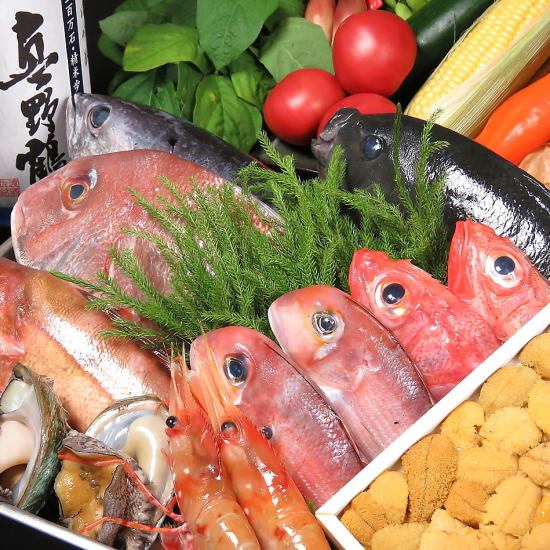 从新泻站步行2分钟 [Suitei Toyogura Hanazono] 您可以在平静的氛围中享用精心挑选的菜肴和清酒。