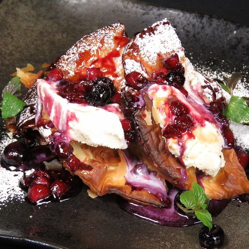 Freshly Baked Ice Millefeuille ~Hot Berry Sauce~