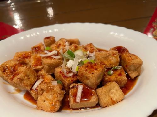 Fragrant fried tofu with garlic and soy sauce sauce
