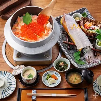 11月1日~<<2H飲放>>【極み活きイカ造りコース】活きイカの造りや鮭といくらの豪華釜飯など10品