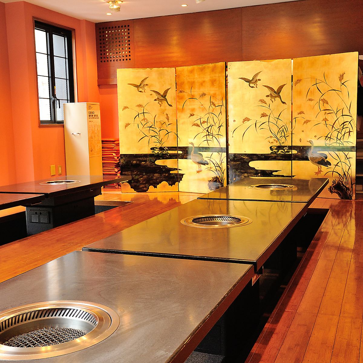 Located a 4-minute walk from Osaka Tsuruhashi Station, it is ideal for large banquets.