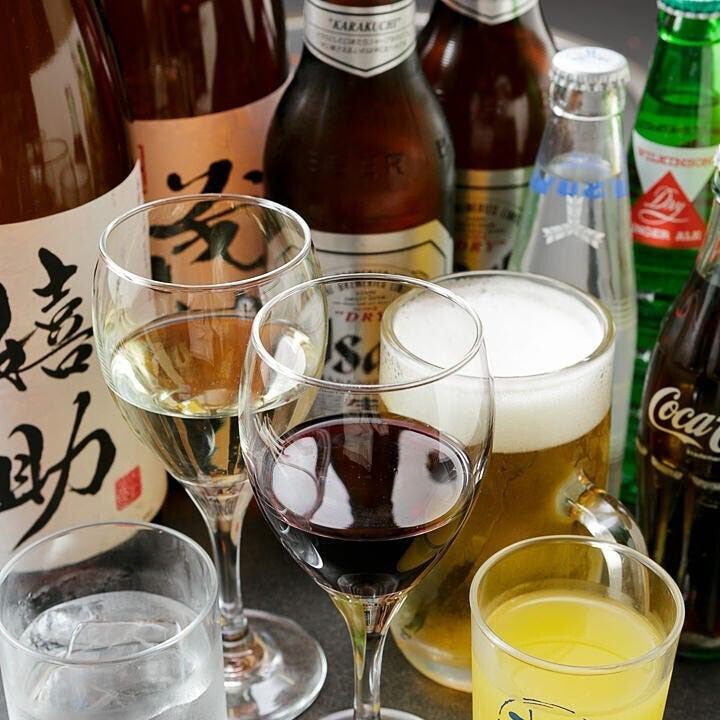 お昼から贅沢にビール、日本酒、焼酎、ワインなどを頂けますよ♪