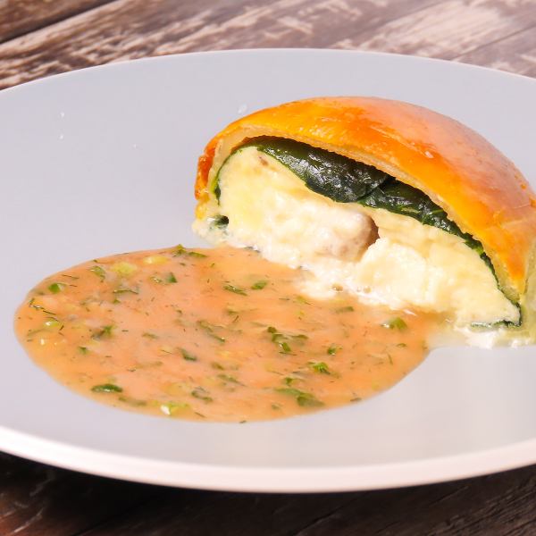 名古屋市のフレンチレストランコラボメニュー≪鯛のムースのトゥルト 鯛のムース パイ包み≫1,650円(税込)