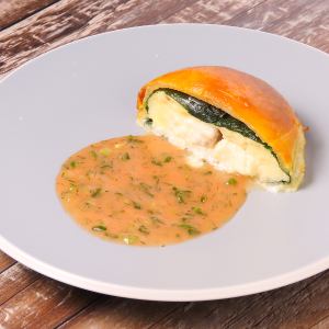 鯛のムースのトゥルト -鯛のムース パイ包み-