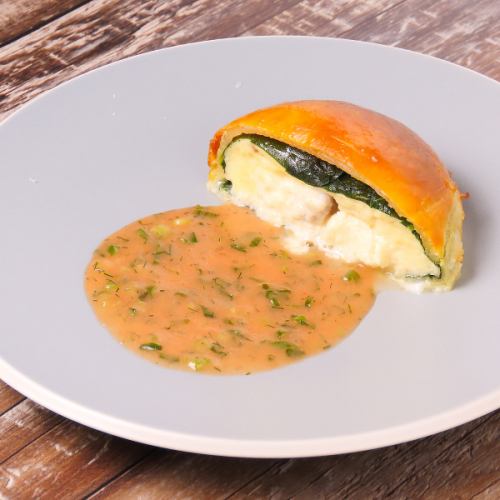 鯛のムースのトゥルト -鯛のムース パイ包み-