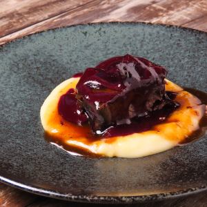 ブルギニヨン カシス風味 -牛肉の煮込み カシスソース-