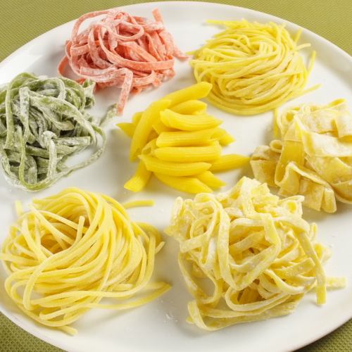 You can choose from 7 types of fresh pasta *Large pasta +220 yen (tax included)
