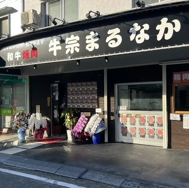 男山団地の中ほどにある当店!学生さんにもおすすめです!!おひとり様やデートにも使えるカウンター席も多数ございますのでゆっくりと絶品焼肉をお楽しみくださいませ♪