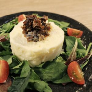 飛騨牛しぐれ煮のっけのポテトサラダ