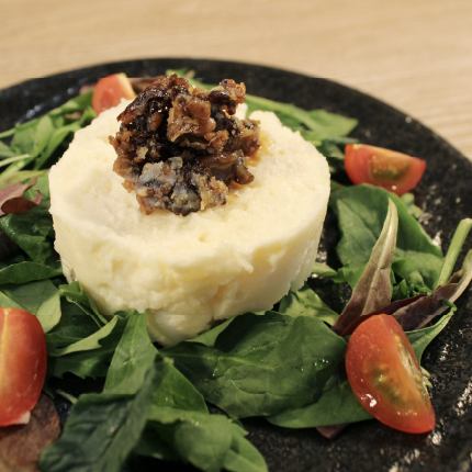 飛騨牛しぐれ煮のっけのポテトサラダ