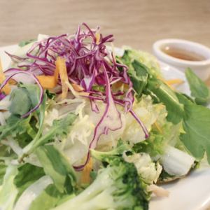 京野菜を使った彩サラダ