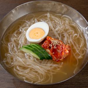 〆の韓国冷麺