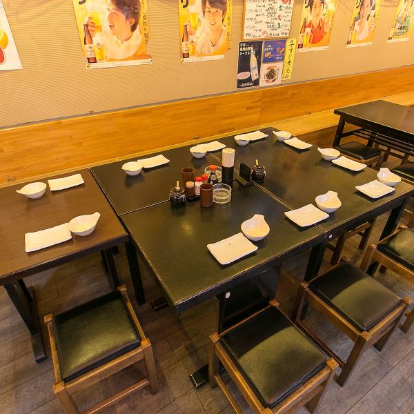 The table seats are movable, so groups of up to 40 people can sit down! You can freely change the table layout according to the number of people!
