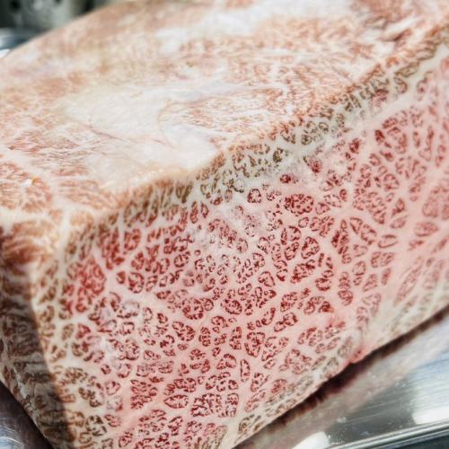 Outstanding freshness! A4 rank Japanese black beef!